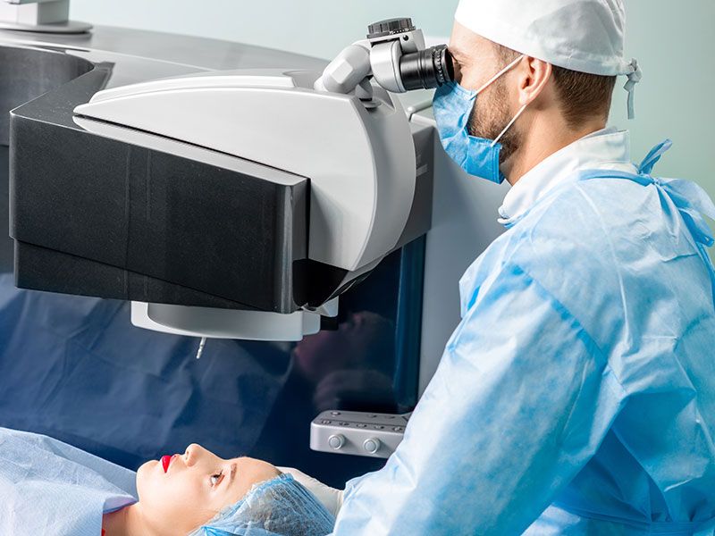 Cirurgia refrativa corneana a laser - LASIK